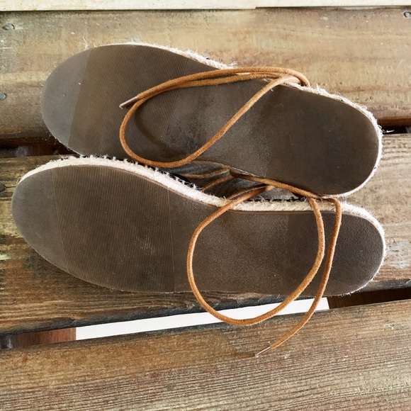 GROOVE - Picture 5 of 7